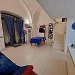 Ferienhaus Polignano A Mare: Sulla Piazza Di Domenico Modugno Polignano a Mare