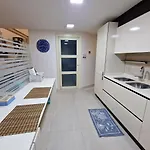 Ferienhaus Polignano A Mare: Sulla Piazza Di Domenico Modugno
