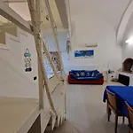 Polignano A Mare: Sulla Piazza Di Domenico Modugno * Polignano a Mare