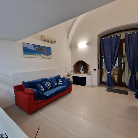 Polignano A Mare: Sulla Piazza Di Domenico Modugno