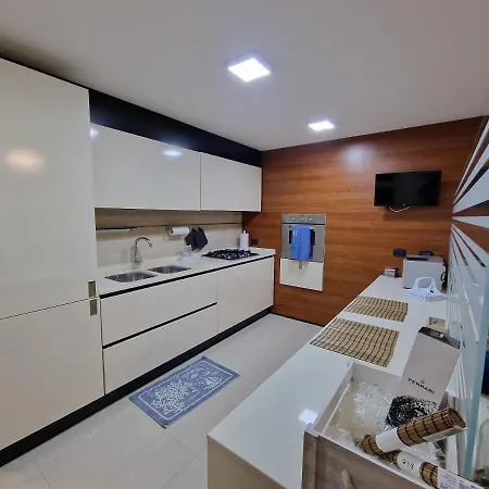 Casa de Férias Polignano A Mare: Sulla Piazza Di Domenico Modugno *