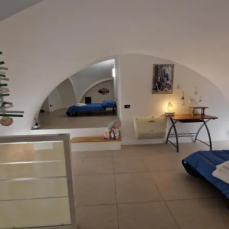 Polignano A Mare: Sulla Piazza Di Domenico Modugno * Polignano a Mare