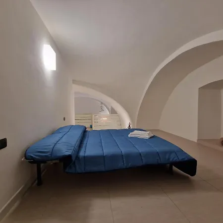 Polignano A Mare: Sulla Piazza Di Domenico Modugno Casa de Férias *