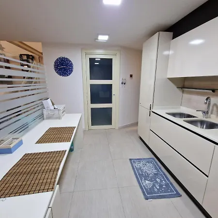 Holiday home Polignano A Mare: Sulla Piazza Di Domenico Modugno