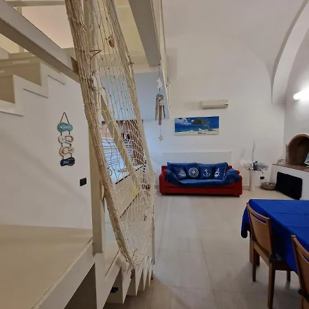 Polignano A Mare: Sulla Piazza Di Domenico Modugno * Polignano a Mare