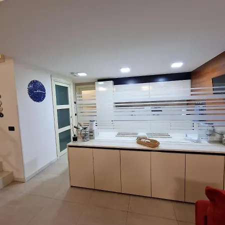 Casa de Férias Polignano A Mare: Sulla Piazza Di Domenico Modugno