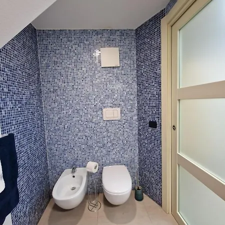 Casa de Férias Polignano A Mare: Sulla Piazza Di Domenico Modugno