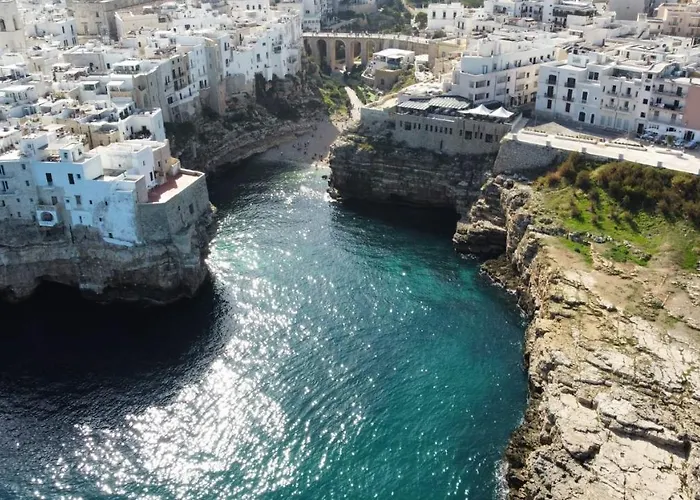 別荘 Polignano A Mare: Sulla Piazza Di Domenico Modugno